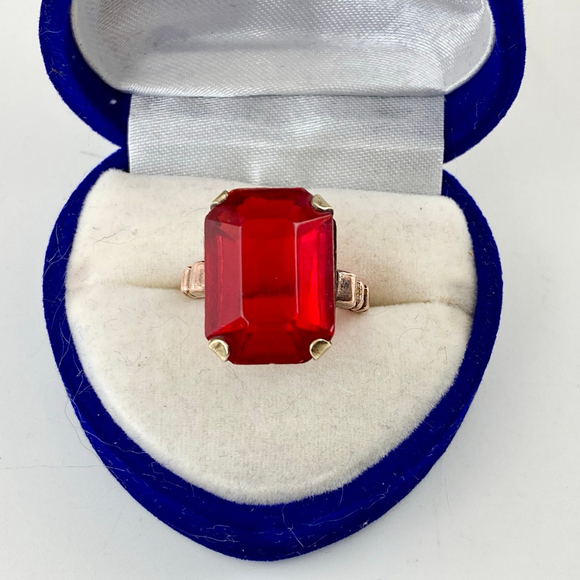 Art Deco Czech Gypsy Red Glass Gold Tone Emerald Cut Statement Ring. Size 6 - Picture 5 of 8